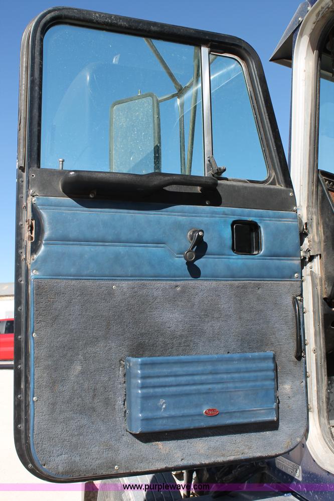 image for item C3627 1998 Peterbilt 377 semi truck