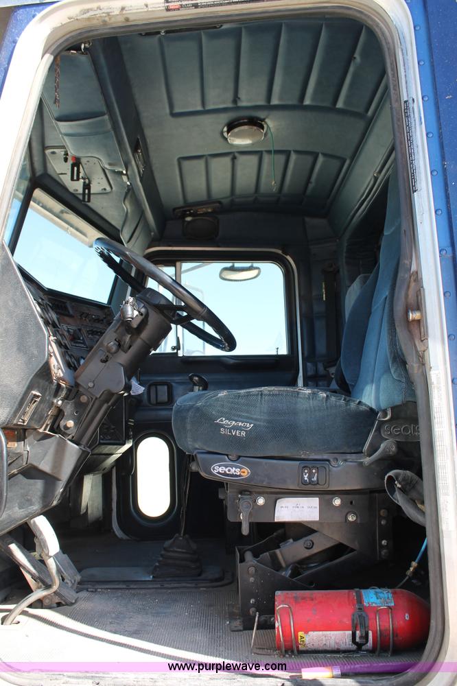 image for item C3627 1998 Peterbilt 377 semi truck