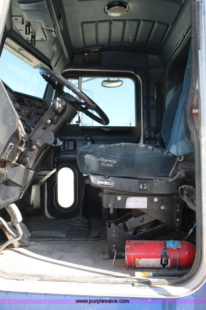 image for item C3627 1998 Peterbilt 377 semi truck