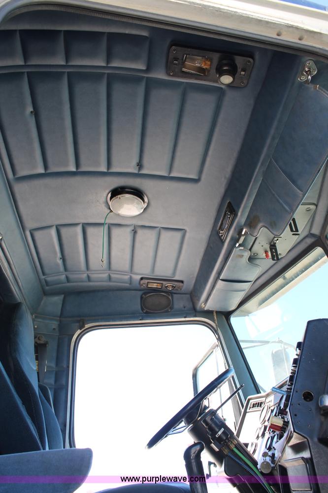 image for item C3627 1998 Peterbilt 377 semi truck