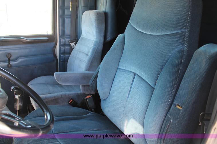 image for item C3627 1998 Peterbilt 377 semi truck