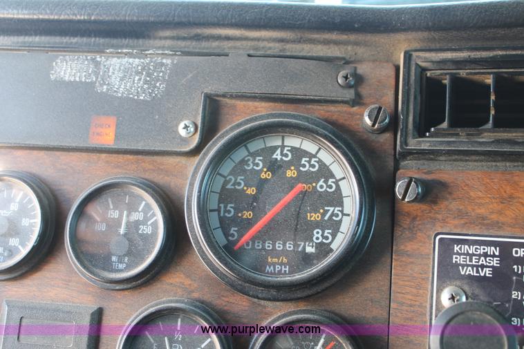 image for item C3627 1998 Peterbilt 377 semi truck