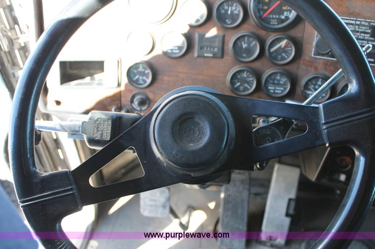 image for item C3627 1998 Peterbilt 377 semi truck