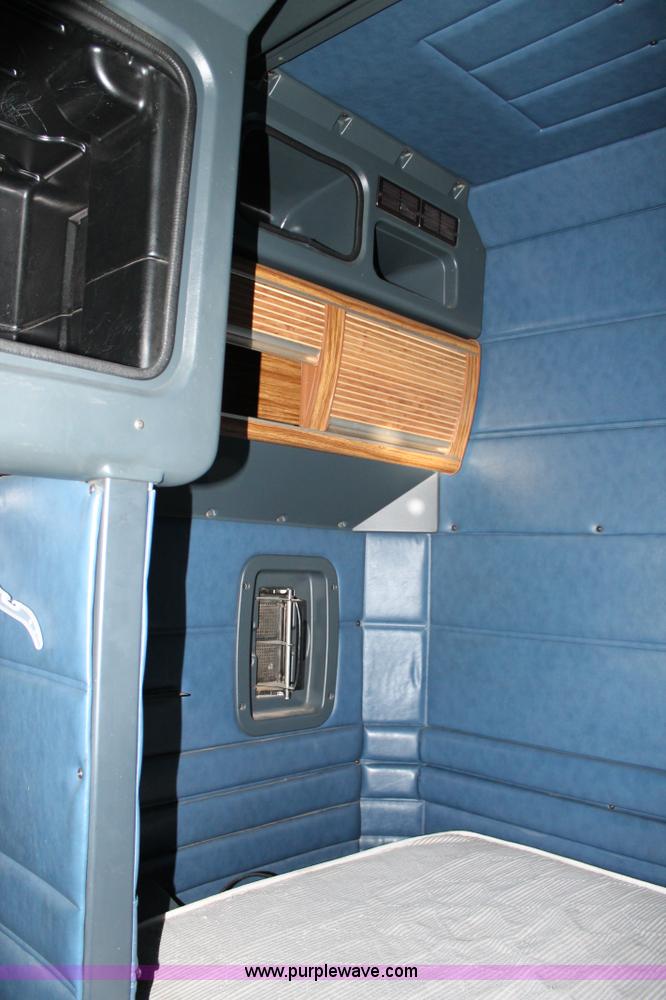 image for item C3627 1998 Peterbilt 377 semi truck