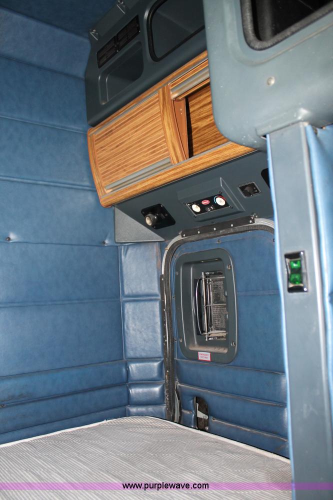 image for item C3627 1998 Peterbilt 377 semi truck