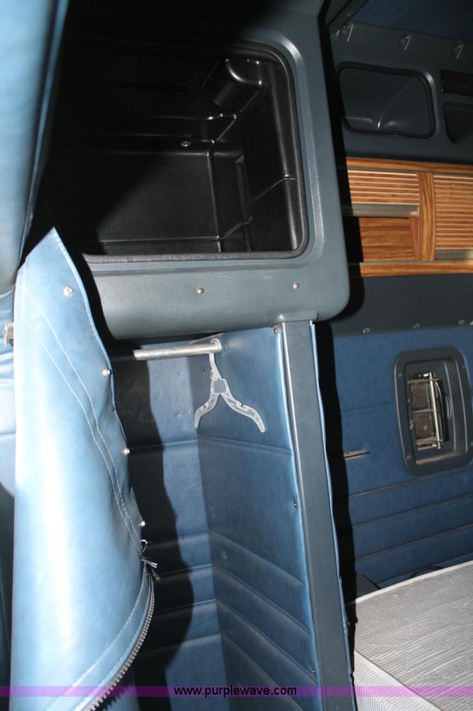 image for item C3627 1998 Peterbilt 377 semi truck