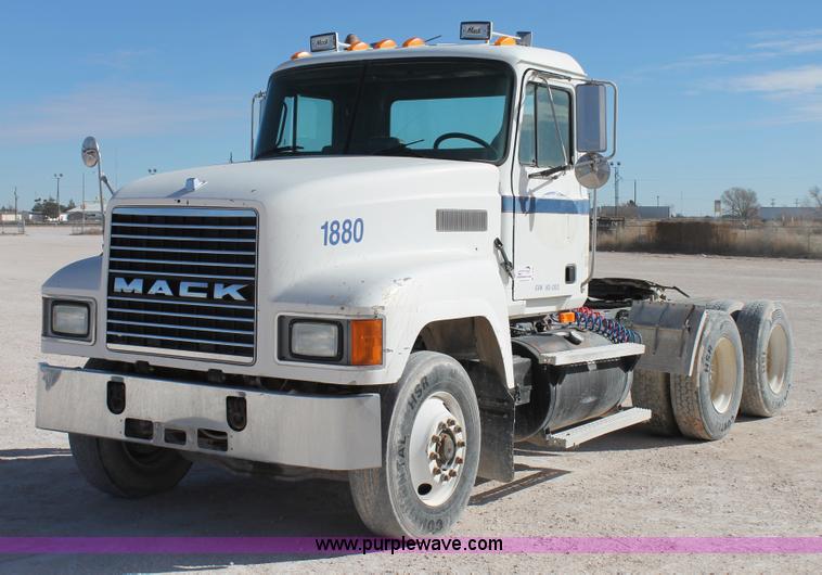 image for item C3628 1997 Mack CH613 semi truck