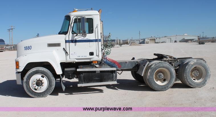image for item C3628 1997 Mack CH613 semi truck