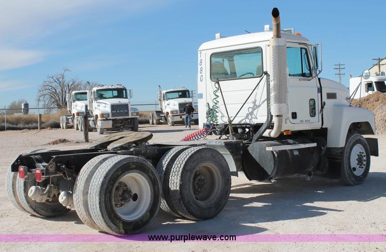 image for item C3628 1997 Mack CH613 semi truck