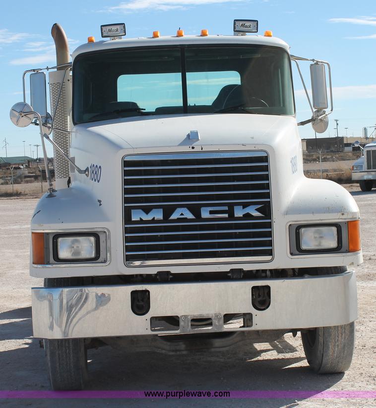 image for item C3628 1997 Mack CH613 semi truck