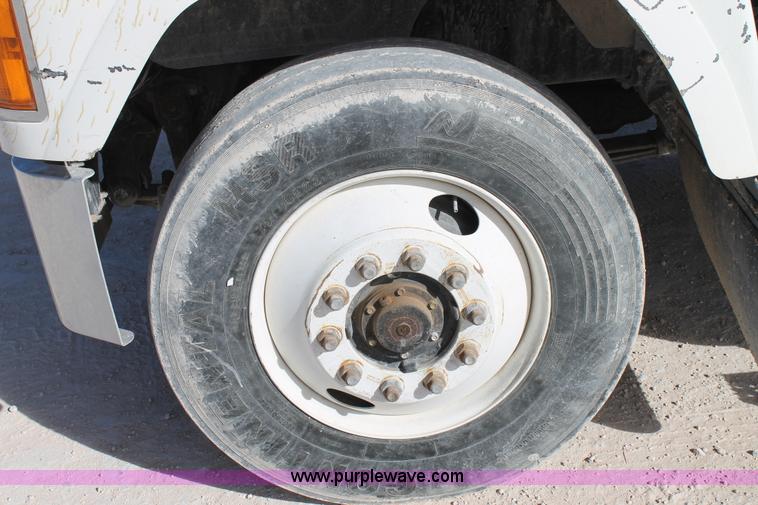 image for item C3628 1997 Mack CH613 semi truck