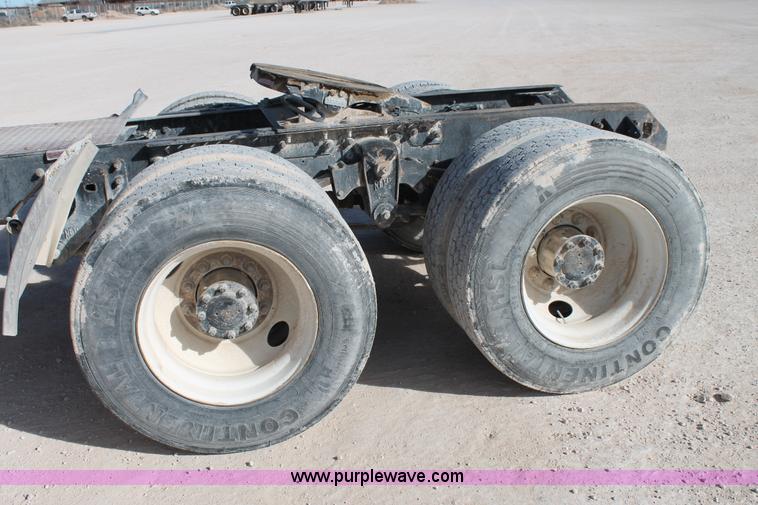 image for item C3628 1997 Mack CH613 semi truck