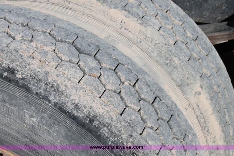 image for item C3628 1997 Mack CH613 semi truck