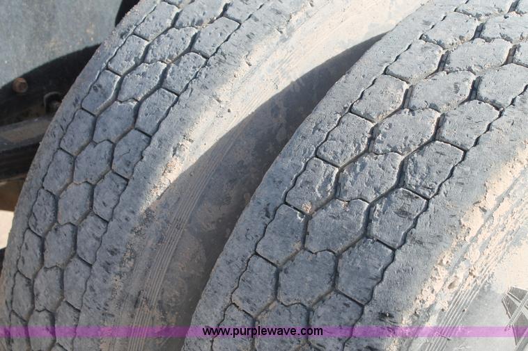 image for item C3628 1997 Mack CH613 semi truck