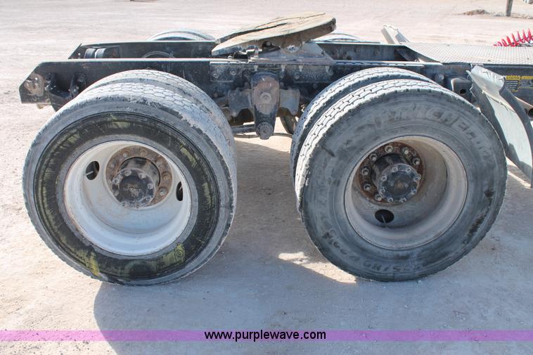 image for item C3628 1997 Mack CH613 semi truck