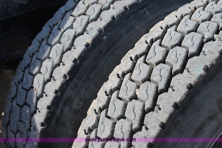 image for item C3628 1997 Mack CH613 semi truck