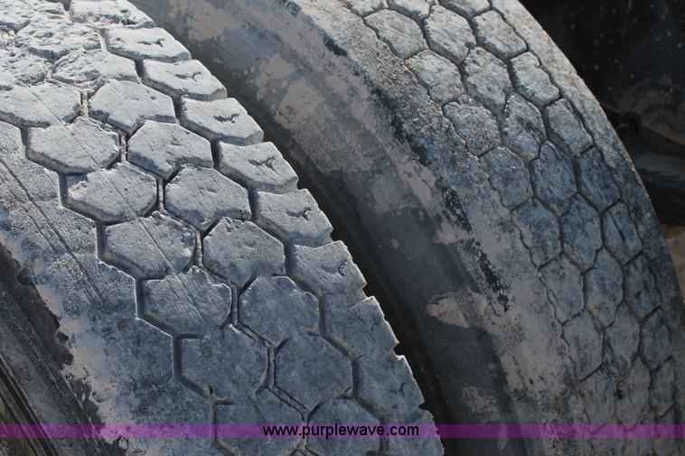 image for item C3628 1997 Mack CH613 semi truck