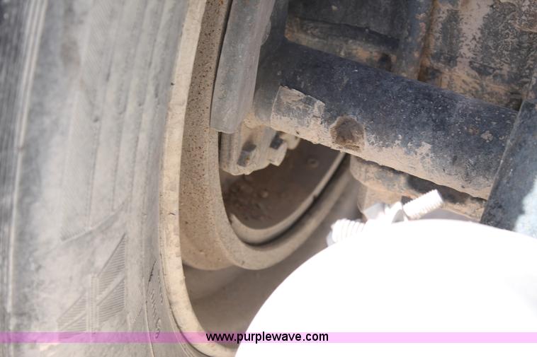 image for item C3628 1997 Mack CH613 semi truck