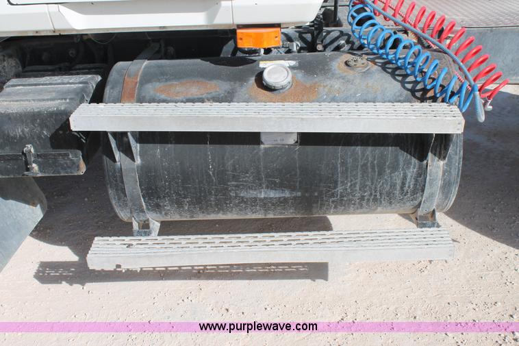 image for item C3628 1997 Mack CH613 semi truck