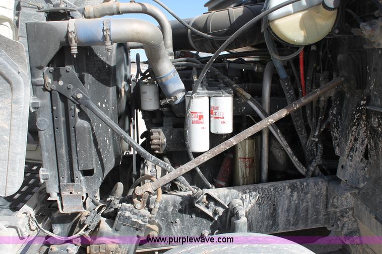 image for item C3628 1997 Mack CH613 semi truck