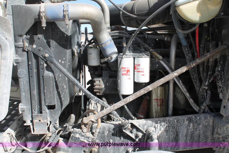 image for item C3628 1997 Mack CH613 semi truck