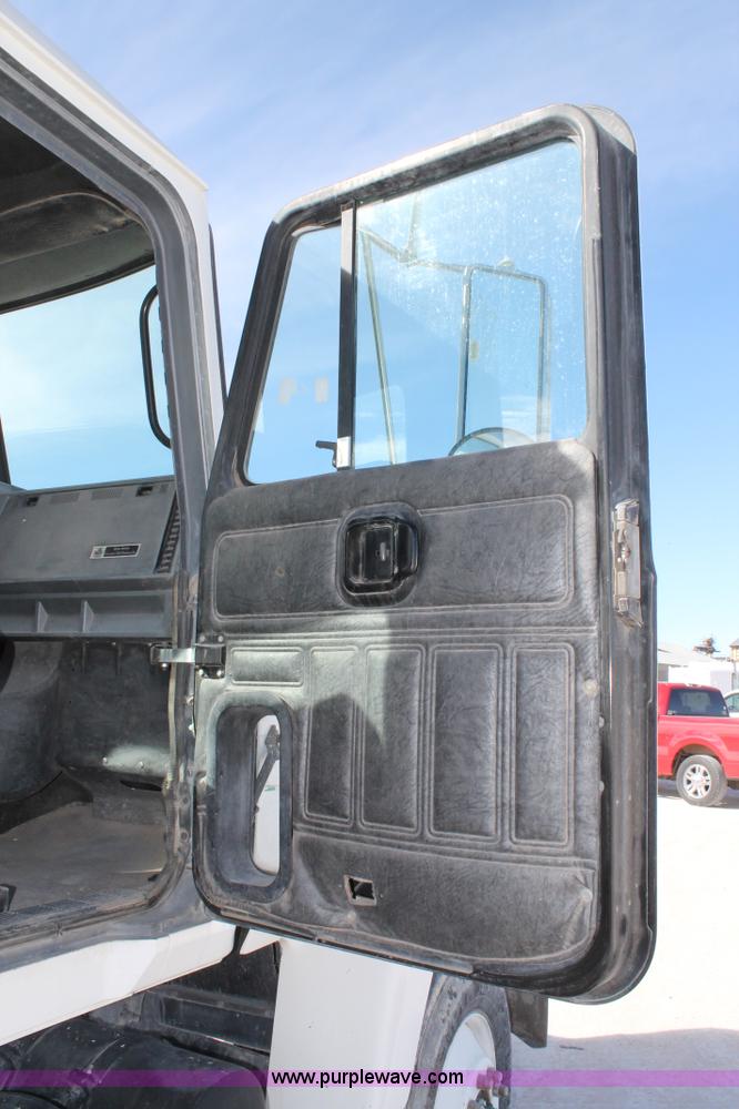 image for item C3628 1997 Mack CH613 semi truck