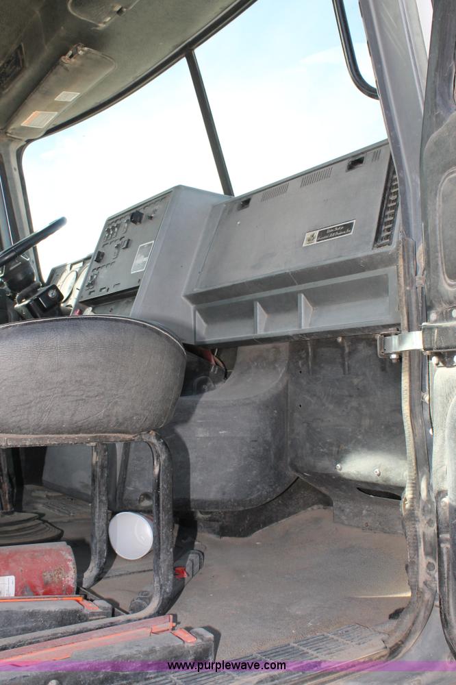 image for item C3628 1997 Mack CH613 semi truck