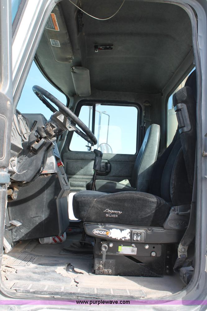 image for item C3628 1997 Mack CH613 semi truck