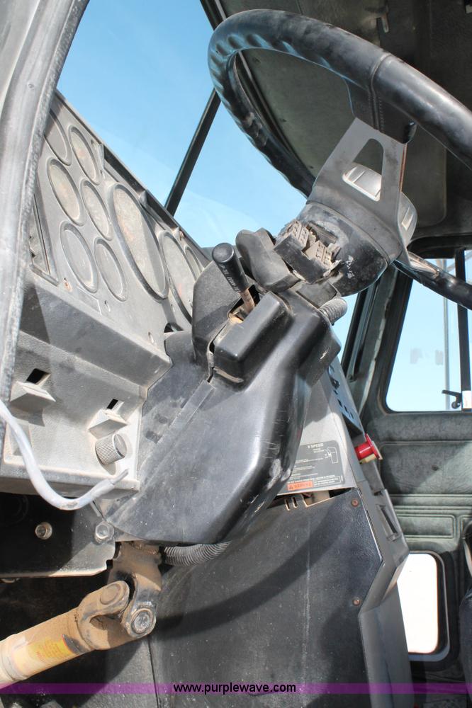 image for item C3628 1997 Mack CH613 semi truck