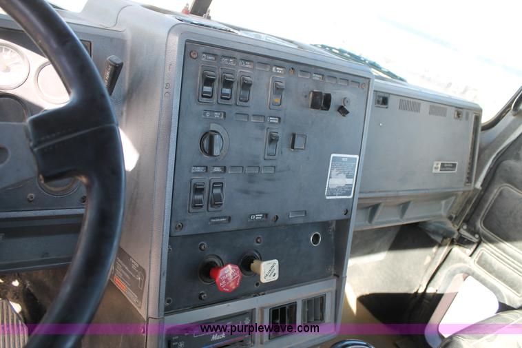 image for item C3628 1997 Mack CH613 semi truck