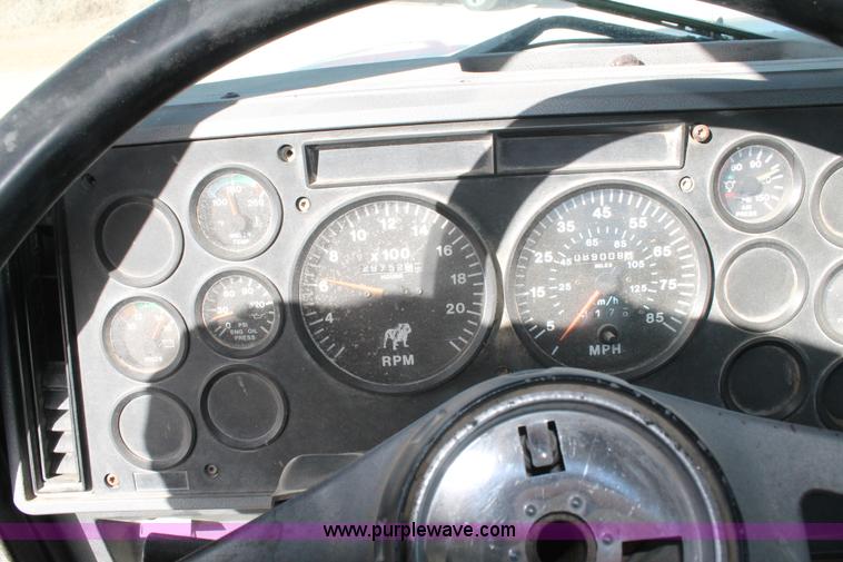 image for item C3628 1997 Mack CH613 semi truck
