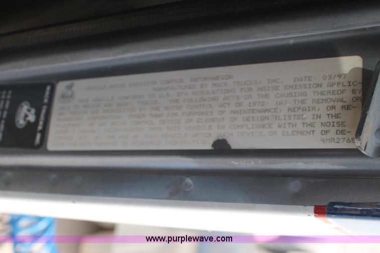 image for item C3628 1997 Mack CH613 semi truck