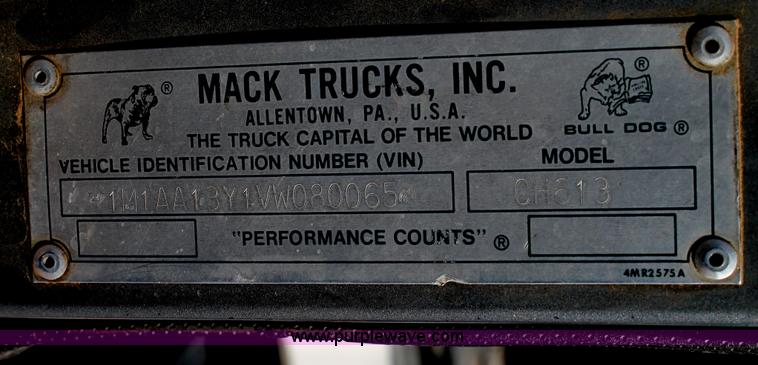 image for item C3628 1997 Mack CH613 semi truck