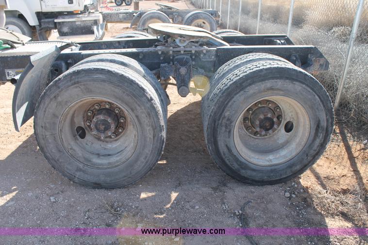 image for item C3629 2000 Mack CH613 semi truck