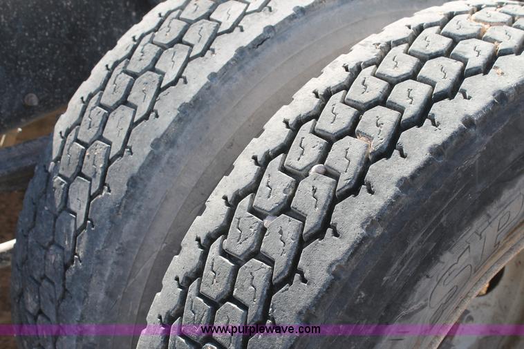 image for item C3629 2000 Mack CH613 semi truck