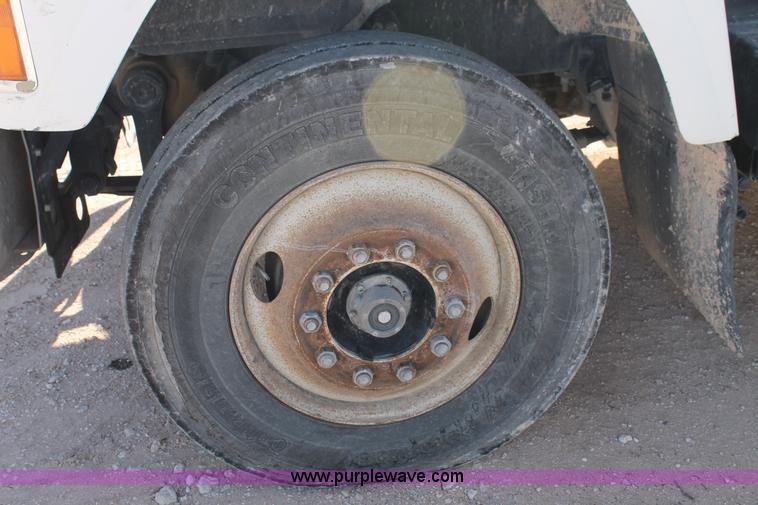 image for item C3629 2000 Mack CH613 semi truck