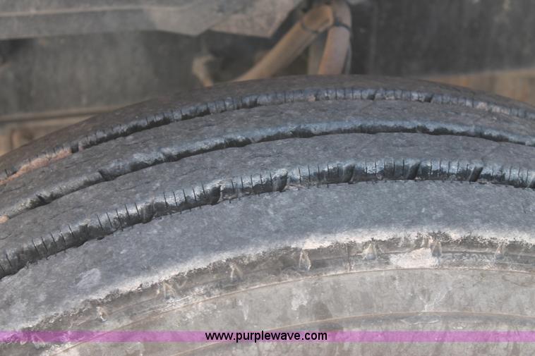 image for item C3629 2000 Mack CH613 semi truck