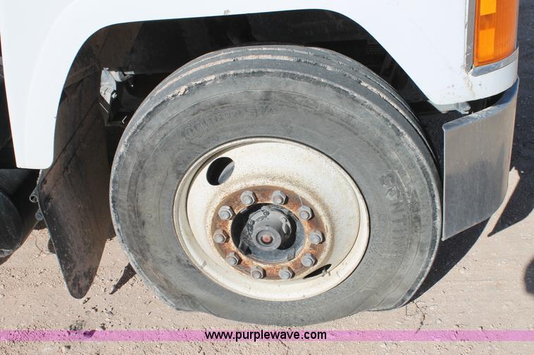 image for item C3629 2000 Mack CH613 semi truck