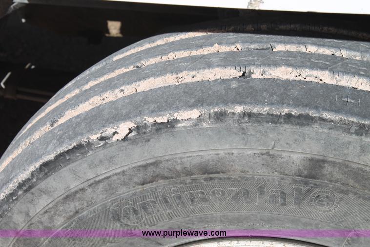 image for item C3629 2000 Mack CH613 semi truck