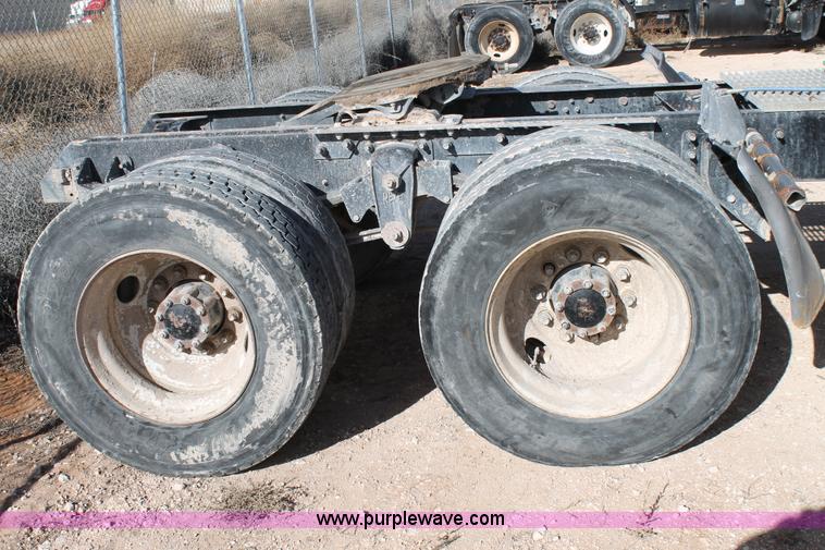 image for item C3629 2000 Mack CH613 semi truck