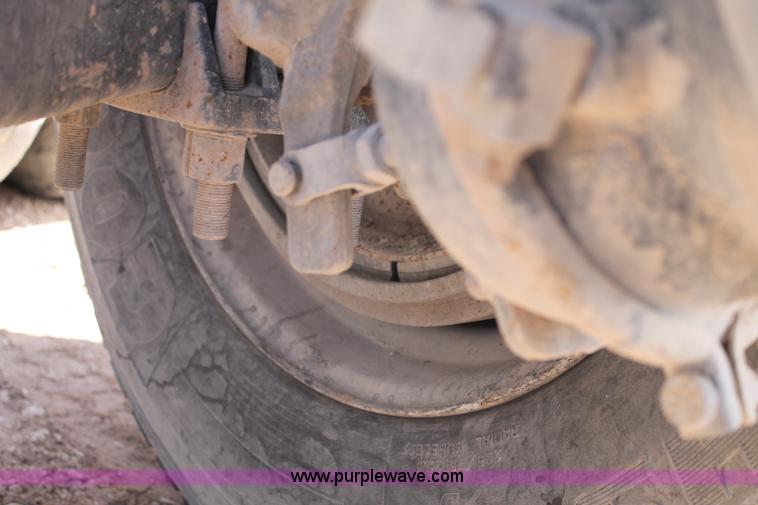 image for item C3629 2000 Mack CH613 semi truck