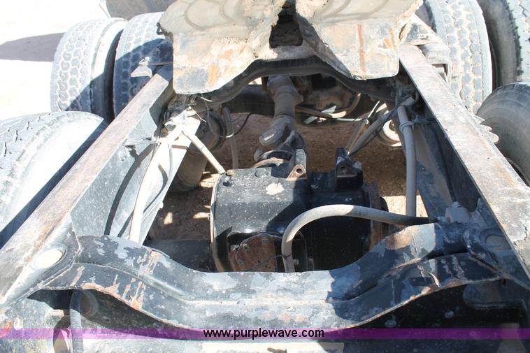 image for item C3629 2000 Mack CH613 semi truck