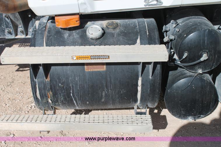 image for item C3629 2000 Mack CH613 semi truck