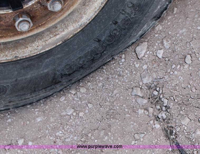 image for item C3629 2000 Mack CH613 semi truck