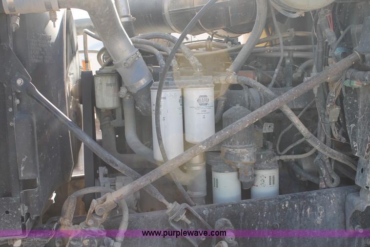 image for item C3629 2000 Mack CH613 semi truck