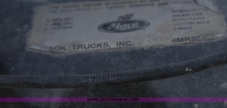 image for item C3629 2000 Mack CH613 semi truck