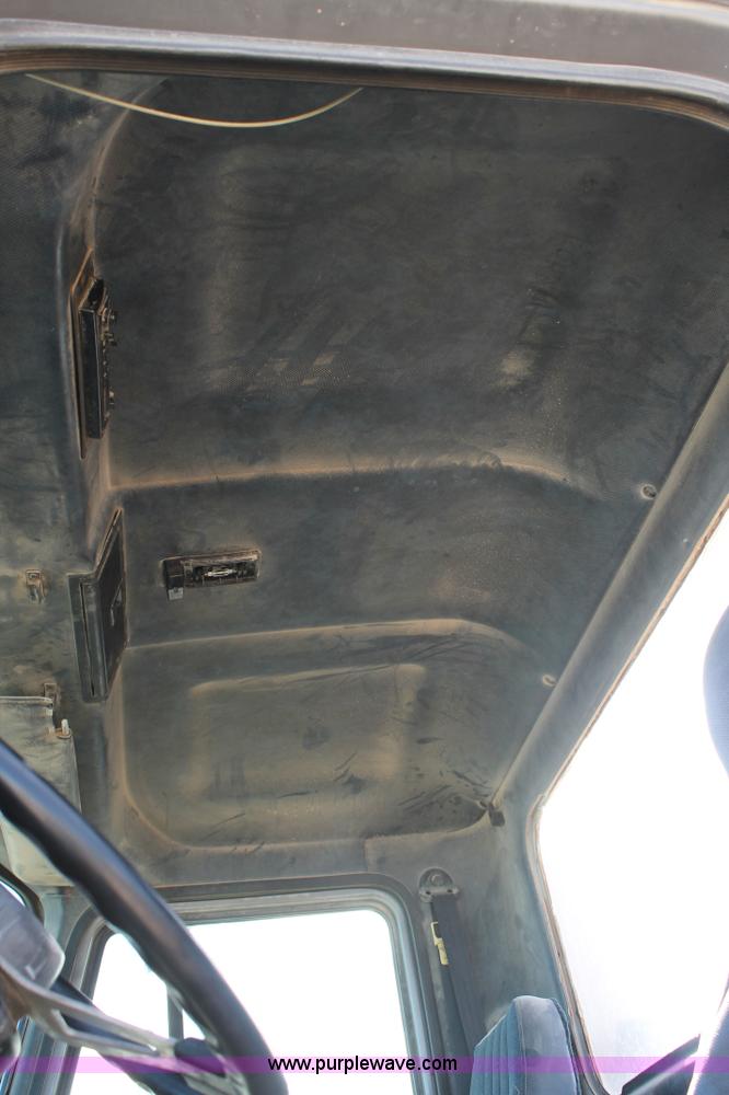 image for item C3629 2000 Mack CH613 semi truck