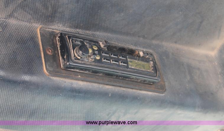 image for item C3629 2000 Mack CH613 semi truck