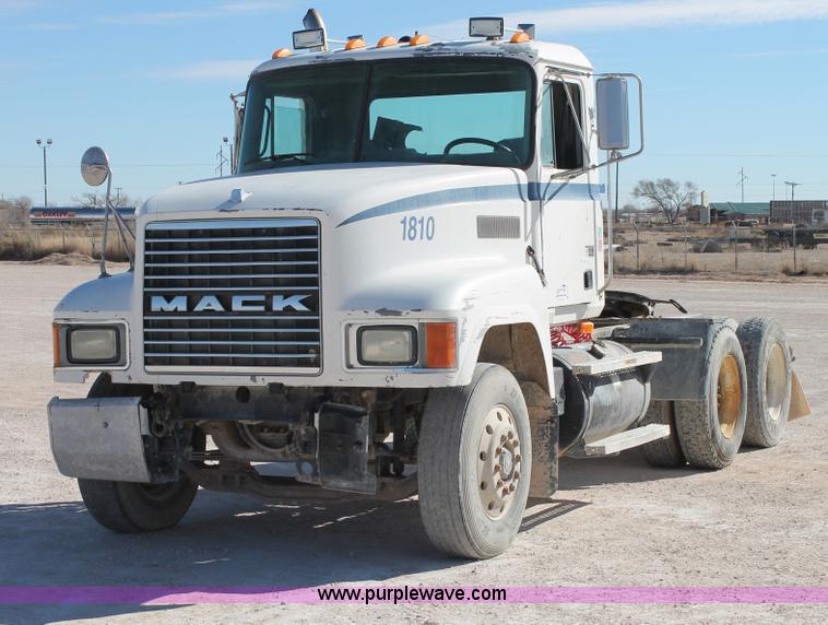 image for item C3630 1997 Mack CH613 semi truck