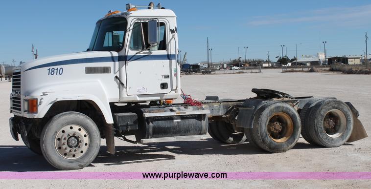 image for item C3630 1997 Mack CH613 semi truck